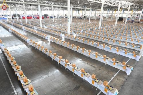 ภาพ No.61531:V.36 ทุ่มเทเพื่อพ่อ 80 ปี ภาพการเตรียมงานของหน่วยงานต่างๆ เพื่อพิธีฉลองอายุวัฒนมงคล 80 ปี หลวงพ่อธัมมชโย และรับถวายมหาสังฆทาน 10,000 กว่าวัดทั่วประเทศ ในวันคุ้มครองโลก จันทร์ที่ 22 เมษายน พ.ศ.2567