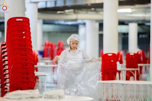 ภาพ No.59008:V.40 ภัตตาหารพระหมื่นวัด เราจัดให้ การปฏิบัติงานของเจ้าหน้าที่และอาสาสมัคร เพื่อรับบุญในการถวายภัตตาหาร แด่คณะสงฆ์ 10,000 กว่าวัดทั่วประเทศ ที่มาร่วมงานวันคุ้มครองโลก จันทร์ที่ 22 เมษายน พ.ศ. 2567 ณ วัดพระธรรมกาย