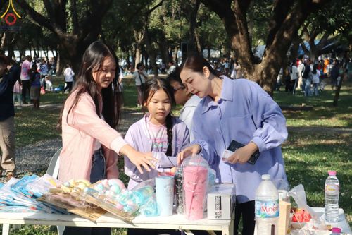 ภาพ No.194054:วัดพระธรรมกาย จัดงานวันเด็กแห่งชาติ ประจำปี พ.ศ.2568 ออกร้านอาหาร 200 ร้าน มอบของขวัญหลายหมื่นชิ้น วันที่ 12 มกราคม พ.ศ. 2568 วัดพระธรรมกาย อ.คลองหลวง จ.ปทุมธานี