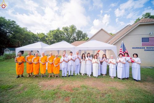 ภาพ No.234789:วันอาทิตย์ที่ 20 กรกฎาคม  พ.ศ.2568 พิธีทอดผ้าป่าภาคพื้นอเมริกา พิธีเจริญพระพุทธมนต์ ฉลองอาคารแก้วธรรมชัยรัตนอนันต์ วัดพระธรรมกายเทนเนสซี ประเทศสหรัฐอเมริกา