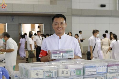 ภาพ No.145424:พิธีถวายผ้าอาบน้ำฝนและประทีปโคมไฟ ณ สภาธรรมกายสากล วัดพระธรรมกาย วันเสาร์ที่ 20 กรกฎาคม พ.ศ. 2567