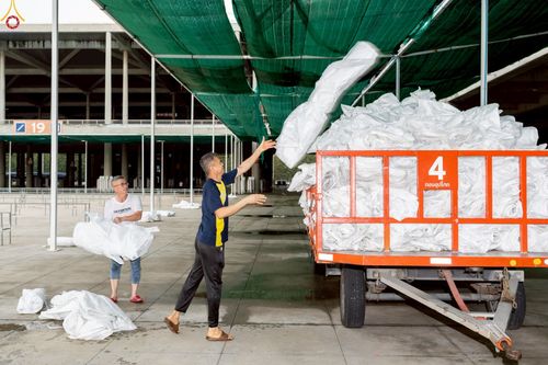 ภาพ No.225245:วันที่ 20 - 27 เมษายน พ.ศ. 2568 "ภาพแห่งความปลื้มที่ไม่มีวันจบ" คณะสงฆ์สามเณร เจ้าหน้าที่ และสาธุชน ร่วมแรงร่วมใจกันเตรียมงานและเก็บงาน เพื่อวันคุ้มครองโลก พิธีถวายมหาสังฆทานคณะสงฆ์ 40,000 กว่าวัดทั่วประเทศ