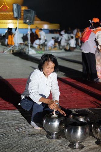 ภาพ No.130193:V.34 เพื่อธรรมเพื่อบางกล่ำ การรับบุญของเจ้าหน้าที่หน่วยงานต่างๆ  เพื่องานธรรมยาตราอัญเชิญพระบรมสารีริกธาตุ ประดิษฐาน ณ มหารัตนเจดีย์สิริปทุมสวรรค์ (เจดีย์อริยพุทธะ 5 พระองค์) ณ ศูนย์ปฏิบัติธรรมภาคใต้ อ.บางกล่ำ จ.สงขลา ระหว่างวันที่ 9-10 มีนาคม พ.ศ. 2567