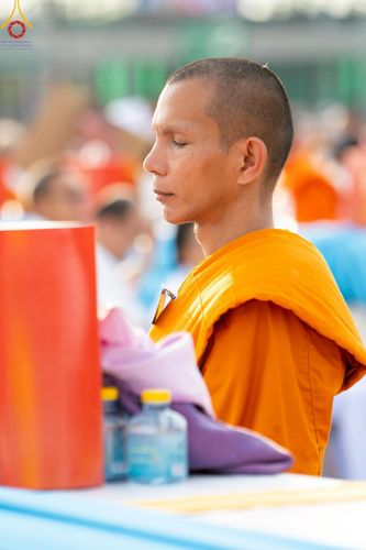 ภาพ No.221749:วันอังคารที่ 22 เมษายน พ.ศ. 2568 ภาพพิธีถวายมหาสังฆทานคณะสงฆ์ 40,000 กว่าวัดทั่วประเทศ เนื่องในวันคุ้มครองโลก ชุดที่ 2 (ปลื้มให้สมการรอคอย) ณ ลานธรรมพระมหาธรรมกายเจดีย์ วัดพระธรรมกาย