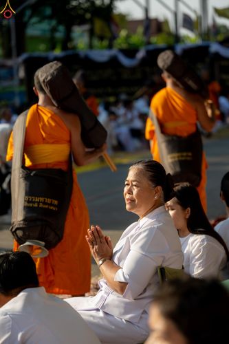 ภาพ No.295151:วันที่ 14 มกราคม พ.ศ. 2569 พิธีต้อนรับพระธรรมยาตรา อนุสรณ์สถานลำดับที่ 4  สถานที่เกิดด้วยกายธรรม ณ วัดโบสถ์บน ต.บางคูเวียง จ.นนทบุรี ในโครงการธรรมยาตรา กตัญญูบูชา มหาปูชนียาจารย์ พระมงคลเทพมุนี(สด จนฺทสโร) พระผู้ปราบมาร อนุสรณ์สถาน 7 แห่ง ปีที่ 14