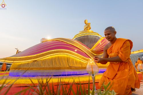 ภาพ No.307884:วันที่ 31 มกราคม พ.ศ. 2569 พิธีจุดประทีปธรรมถวายเป็นพุทธบูชา  และบูชาธรรมมหาปูชนียาจารย์ (ภาพชุดที่ 2) ณ วัดพระธรรมกาย ปทุมธานี ในโครงการธรรมยาตรา กตัญญูบูชา มหาปูชนียาจารย์ พระมงคลเทพมุนี(สด จนฺทสโร) พระผู้ปราบมาร อนุสรณ์สถาน 7 แห่ง ปีที่ 14