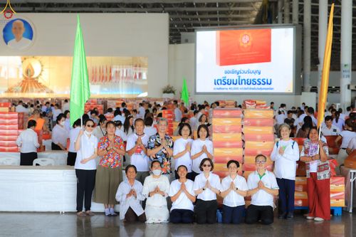 ภาพ No.322008:วันที่ 12 -13 เมษายน พ.ศ.2569 การเตรียมกล่องไทยธรรม + การขนย้ายเก้าอี้ เพื่องานถวายมหาสังฆทาน 40,000 กว่าวัดทั่วประเทศ วันคุ้มครองโลก 22 เมษายน พ.ศ.2569 วัดพระธรรมกาย