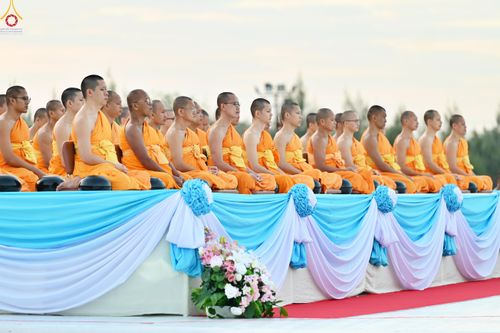 ภาพ No.302425:วันที่ 24 มกราคม พ.ศ. 2569 พิธีตักบาตรพระธรรมยาตรา ณ อนุสรณ์สถานลำดับที่ 5 สถานที่เผยแผ่วิชชาธรรมกายครั้งแรก อนุสรณ์สถานบางปลา วัดบางปลา อำเภอบางเลน จังหวัดนครปฐม ในโครงการธรรมยาตรา กตัญญูบูชา มหาปูชนียาจารย์ พระมงคลเทพมุนี(สด จนฺทสโร) พระผู้ปราบมาร อนุส