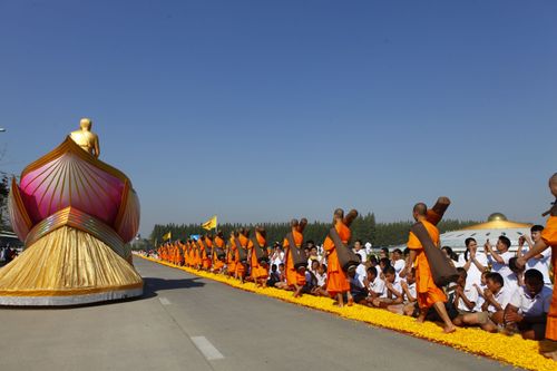 ภาพ No.5796:ประมวลภาพธุดงค์ธรรมชัย ปีที่ 2 วันที่ 2 มกราคม พ.ศ.2556