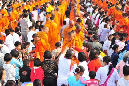 ภาพ No.8012:ตักบาตรอุ้มผาง พระ 1,000 รูป 