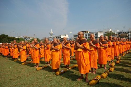 พิธีอัญเชิญรูปหล่อทองคำ พระมงคลเทพมุนี (สด จนฺทสโร) ประดิษฐาน ณ วัดสองพี่น้อง (พระอารามหลวง) จ.สุพรรณบุรี ประจำวันจันทร์ที่ 25 มีนาคม พ.ศ.2556