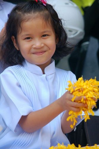 ภาพ No.8318:พิธีอัญเชิญรูปหล่อทองคำ พระมงคลเทพมุนี (สด จนฺทสโร) ประดิษฐาน ณ วัดสองพี่น้อง (พระอารามหลวง) จ.สุพรรณบุรี ประจำวันจันทร์ที่ 25 มีนาคม พ.ศ.2556