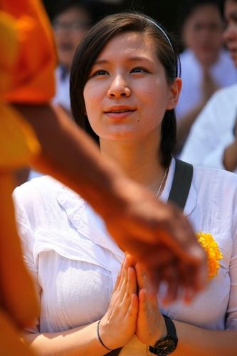 ภาพ No.8317:พิธีอัญเชิญรูปหล่อทองคำ พระมงคลเทพมุนี (สด จนฺทสโร) ประดิษฐาน ณ วัดสองพี่น้อง (พระอารามหลวง) จ.สุพรรณบุรี ประจำวันจันทร์ที่ 25 มีนาคม พ.ศ.2556