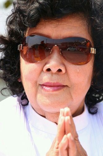 ภาพ No.8321:พิธีอัญเชิญรูปหล่อทองคำ พระมงคลเทพมุนี (สด จนฺทสโร) ประดิษฐาน ณ วัดสองพี่น้อง (พระอารามหลวง) จ.สุพรรณบุรี ประจำวันจันทร์ที่ 25 มีนาคม พ.ศ.2556