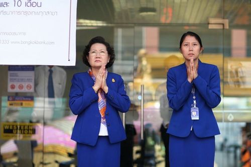 ภาพ No.8323:พิธีอัญเชิญรูปหล่อทองคำ พระมงคลเทพมุนี (สด จนฺทสโร) ประดิษฐาน ณ วัดสองพี่น้อง (พระอารามหลวง) จ.สุพรรณบุรี ประจำวันจันทร์ที่ 25 มีนาคม พ.ศ.2556