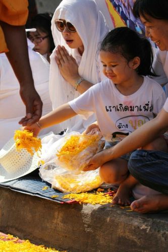 ภาพ No.8335:พิธีอัญเชิญรูปหล่อทองคำ พระมงคลเทพมุนี (สด จนฺทสโร) ประดิษฐาน ณ วัดสองพี่น้อง (พระอารามหลวง) จ.สุพรรณบุรี ประจำวันจันทร์ที่ 25 มีนาคม พ.ศ.2556