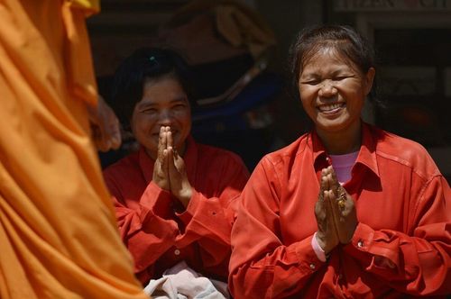 ภาพ No.8347:พิธีอัญเชิญรูปหล่อทองคำ พระมงคลเทพมุนี (สด จนฺทสโร) ประดิษฐาน ณ วัดสองพี่น้อง (พระอารามหลวง) จ.สุพรรณบุรี ประจำวันจันทร์ที่ 25 มีนาคม พ.ศ.2556