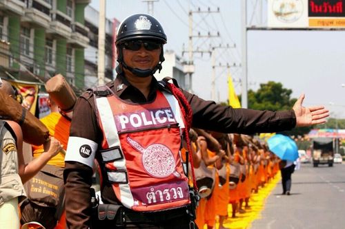 ภาพ No.8349:พิธีอัญเชิญรูปหล่อทองคำ พระมงคลเทพมุนี (สด จนฺทสโร) ประดิษฐาน ณ วัดสองพี่น้อง (พระอารามหลวง) จ.สุพรรณบุรี ประจำวันจันทร์ที่ 25 มีนาคม พ.ศ.2556