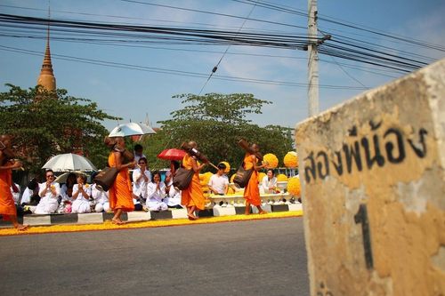 ภาพ No.8381:พิธีอัญเชิญรูปหล่อทองคำ พระมงคลเทพมุนี (สด จนฺทสโร) ประดิษฐาน ณ วัดสองพี่น้อง (พระอารามหลวง) จ.สุพรรณบุรี วันอังคารที่ 26 มีนาคม พ.ศ.2556
