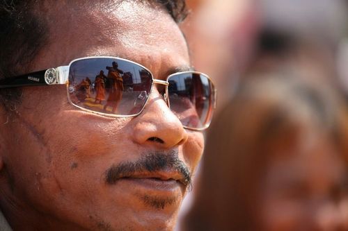 ภาพ No.8385:พิธีอัญเชิญรูปหล่อทองคำ พระมงคลเทพมุนี (สด จนฺทสโร) ประดิษฐาน ณ วัดสองพี่น้อง (พระอารามหลวง) จ.สุพรรณบุรี วันอังคารที่ 26 มีนาคม พ.ศ.2556