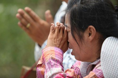 ภาพ No.8391:พิธีอัญเชิญรูปหล่อทองคำ พระมงคลเทพมุนี (สด จนฺทสโร) ประดิษฐาน ณ วัดสองพี่น้อง (พระอารามหลวง) จ.สุพรรณบุรี วันอังคารที่ 26 มีนาคม พ.ศ.2556