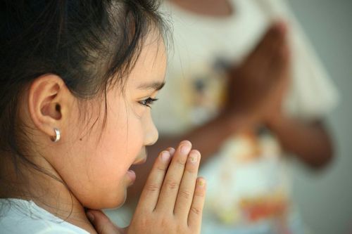 ภาพ No.8398:พิธีอัญเชิญรูปหล่อทองคำ พระมงคลเทพมุนี (สด จนฺทสโร) ประดิษฐาน ณ วัดสองพี่น้อง (พระอารามหลวง) จ.สุพรรณบุรี วันอังคารที่ 26 มีนาคม พ.ศ.2556