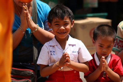 ภาพ No.8402:พิธีอัญเชิญรูปหล่อทองคำ พระมงคลเทพมุนี (สด จนฺทสโร) ประดิษฐาน ณ วัดสองพี่น้อง (พระอารามหลวง) จ.สุพรรณบุรี วันอังคารที่ 26 มีนาคม พ.ศ.2556