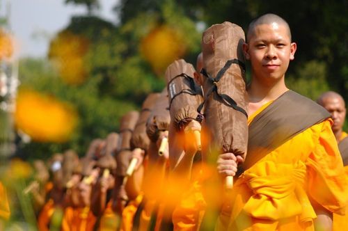 ภาพ No.8403:พิธีอัญเชิญรูปหล่อทองคำ พระมงคลเทพมุนี (สด จนฺทสโร) ประดิษฐาน ณ วัดสองพี่น้อง (พระอารามหลวง) จ.สุพรรณบุรี วันอังคารที่ 26 มีนาคม พ.ศ.2556