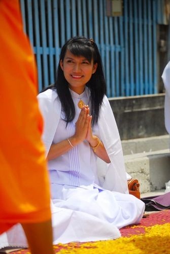 ภาพ No.8415:พิธีอัญเชิญรูปหล่อทองคำ พระมงคลเทพมุนี (สด จนฺทสโร) ประดิษฐาน ณ วัดสองพี่น้อง (พระอารามหลวง) จ.สุพรรณบุรี วันอังคารที่ 26 มีนาคม พ.ศ.2556