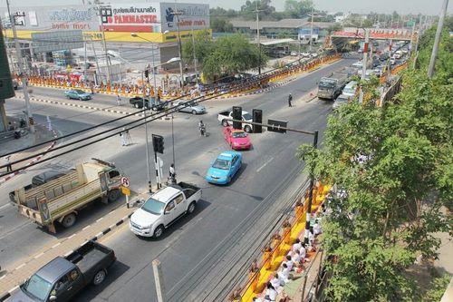 ภาพ No.8418:พิธีอัญเชิญรูปหล่อทองคำ พระมงคลเทพมุนี (สด จนฺทสโร) ประดิษฐาน ณ วัดสองพี่น้อง (พระอารามหลวง) จ.สุพรรณบุรี วันอังคารที่ 26 มีนาคม พ.ศ.2556