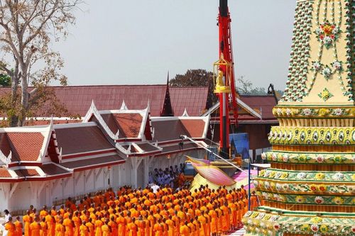 ภาพ No.8445:พิธีอัญเชิญรูปหล่อทองคำ พระมงคลเทพมุนี (สด จนฺทสโร) ประดิษฐาน ณ วัดสองพี่น้อง (พระอารามหลวง) จ.สุพรรณบุรี วันอังคารที่ 26 มีนาคม พ.ศ.2556