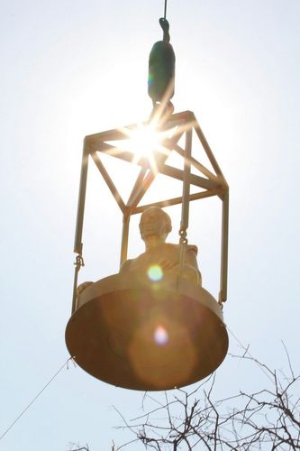 ภาพ No.8450:พิธีอัญเชิญรูปหล่อทองคำ พระมงคลเทพมุนี (สด จนฺทสโร) ประดิษฐาน ณ วัดสองพี่น้อง (พระอารามหลวง) จ.สุพรรณบุรี วันอังคารที่ 26 มีนาคม พ.ศ.2556