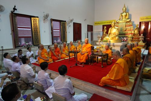 ภาพ No.8459:พิธีอัญเชิญรูปหล่อทองคำ พระมงคลเทพมุนี (สด จนฺทสโร) ประดิษฐาน ณ วัดสองพี่น้อง (พระอารามหลวง) จ.สุพรรณบุรี วันอังคารที่ 26 มีนาคม พ.ศ.2556