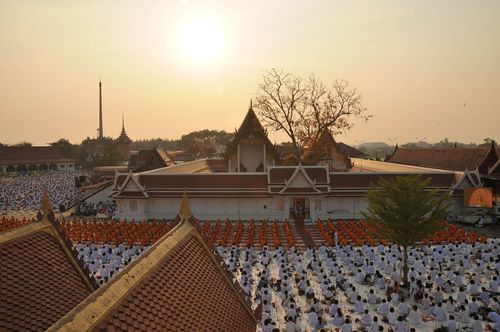 ภาพ No.8461:พิธีอัญเชิญรูปหล่อทองคำ พระมงคลเทพมุนี (สด จนฺทสโร) ประดิษฐาน ณ วัดสองพี่น้อง (พระอารามหลวง) จ.สุพรรณบุรี วันอังคารที่ 26 มีนาคม พ.ศ.2556