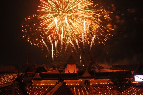 ภาพ No.8463:พิธีอัญเชิญรูปหล่อทองคำ พระมงคลเทพมุนี (สด จนฺทสโร) ประดิษฐาน ณ วัดสองพี่น้อง (พระอารามหลวง) จ.สุพรรณบุรี วันอังคารที่ 26 มีนาคม พ.ศ.2556