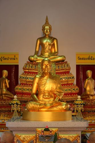 ภาพ No.8467:พิธีอัญเชิญรูปหล่อทองคำ พระมงคลเทพมุนี (สด จนฺทสโร) ประดิษฐาน ณ วัดสองพี่น้อง (พระอารามหลวง) จ.สุพรรณบุรี วันอังคารที่ 26 มีนาคม พ.ศ.2556