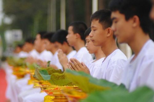 ภาพ No.8515:พิธีตัดปอยผมมัชฌิมธรรมทายาท ภาคฤดูร้อน ประจำปี 2556