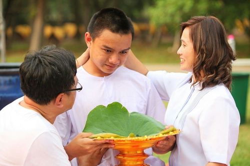 ภาพ No.8519:พิธีตัดปอยผมมัชฌิมธรรมทายาท ภาคฤดูร้อน ประจำปี 2556