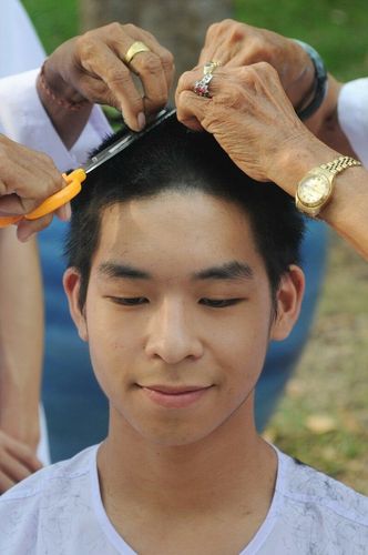 ภาพ No.8521:พิธีตัดปอยผมมัชฌิมธรรมทายาท ภาคฤดูร้อน ประจำปี 2556