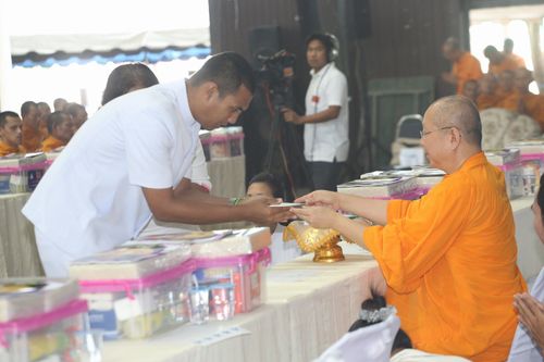 ภาพ No.8710:พิธีทอดผ้าป่า 323 วัด 4 จังหวัด ชายแดนใต้ ครั้งที่ 92 จ.สงขลา