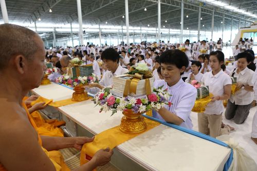 ภาพ No.8599:พิธีถวายกองทุนการศึกษาบาลี - นักธรรมแด่พระภิกษุสามเณร