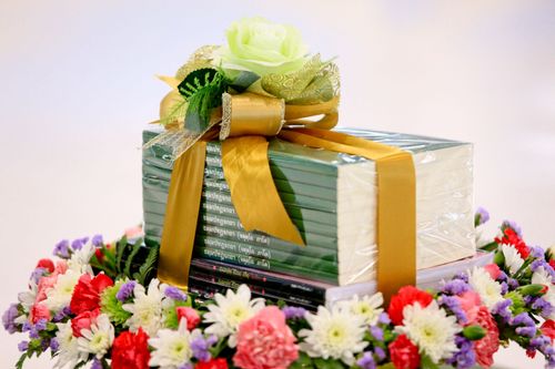 ภาพ No.8600:พิธีถวายกองทุนการศึกษาบาลี - นักธรรมแด่พระภิกษุสามเณร