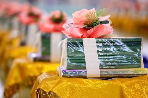 ภาพ No.8601:พิธีถวายกองทุนการศึกษาบาลี - นักธรรมแด่พระภิกษุสามเณร