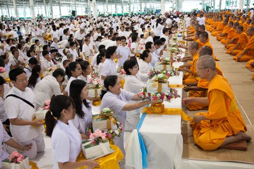 ภาพ No.8608:พิธีถวายกองทุนการศึกษาบาลี - นักธรรมแด่พระภิกษุสามเณร