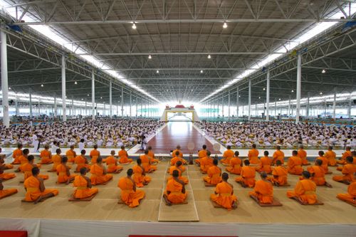 ภาพ No.8609:พิธีถวายกองทุนการศึกษาบาลี - นักธรรมแด่พระภิกษุสามเณร