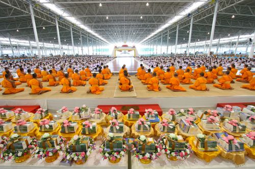 ภาพ No.8610:พิธีถวายกองทุนการศึกษาบาลี - นักธรรมแด่พระภิกษุสามเณร