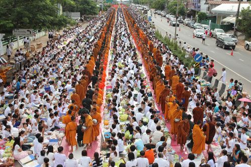 ภาพ No.8643:ตักบาตรพระ 2556 รูป จ.อำนาจเจริญ