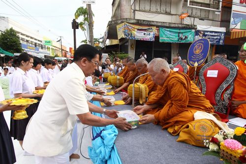 ภาพ No.8650:ตักบาตรพระ 2556 รูป จ.อำนาจเจริญ