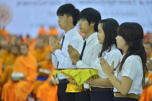 ภาพ No.8720:ประมวลภาพตักบาตรพระจอมเกล้าเจ้าคุณทหารลาดกระบัง 6 มิ.ย.2556