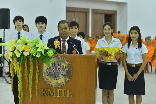 ประมวลภาพตักบาตรพระจอมเกล้าเจ้าคุณทหารลาดกระบัง 6 มิ.ย.2556